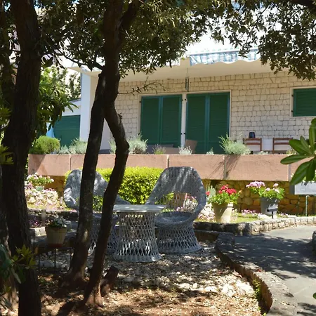 Apartmán Palatisa On The With Sunbeds, Umbrella And Canoe