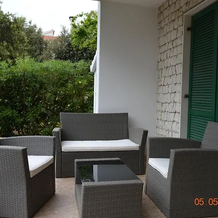 Apartment Palatisa On The With Sunbeds, Umbrella And Canoe Kozino