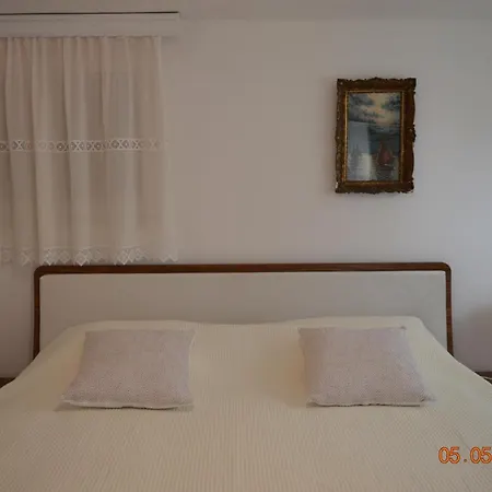 Palatisa On The With Sunbeds, Umbrella And Canoe Apartment