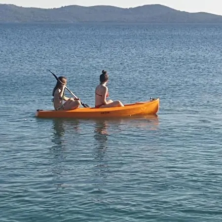 Appartamento Palatisa On The With Sunbeds, Umbrella And Canoe
