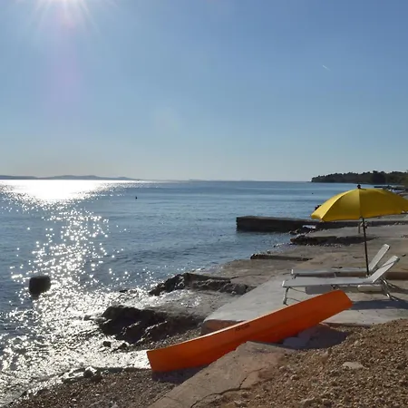 Appartamento Palatisa On The With Sunbeds, Umbrella And Canoe Kožino