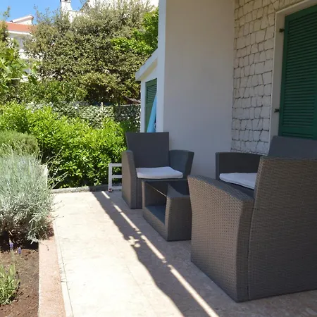 דירה Palatisa On The With Sunbeds, Umbrella And Canoe